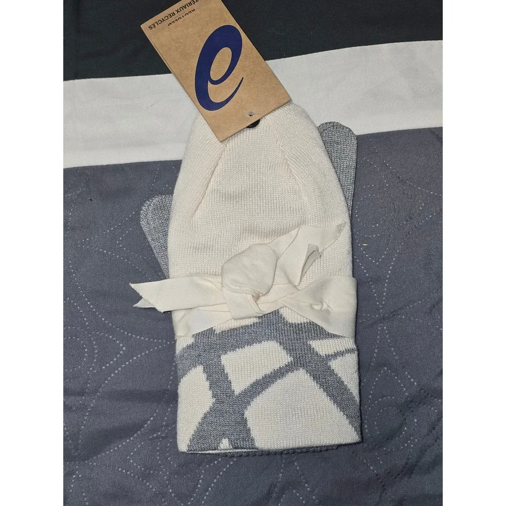 NWT ASICS Beanie‎ and Glove Set Women One Size Grey cream Ribbed Knit reversible